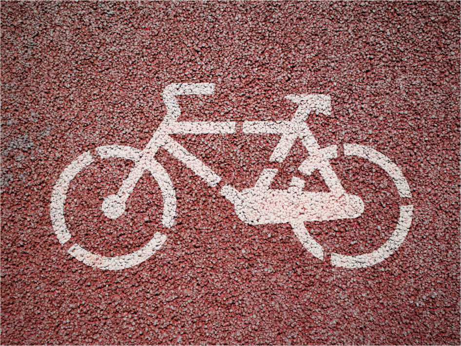 Przykład 2 - Znak poziomy wykonany na drodze rowerowej za pomocą szablonu malarskiego
